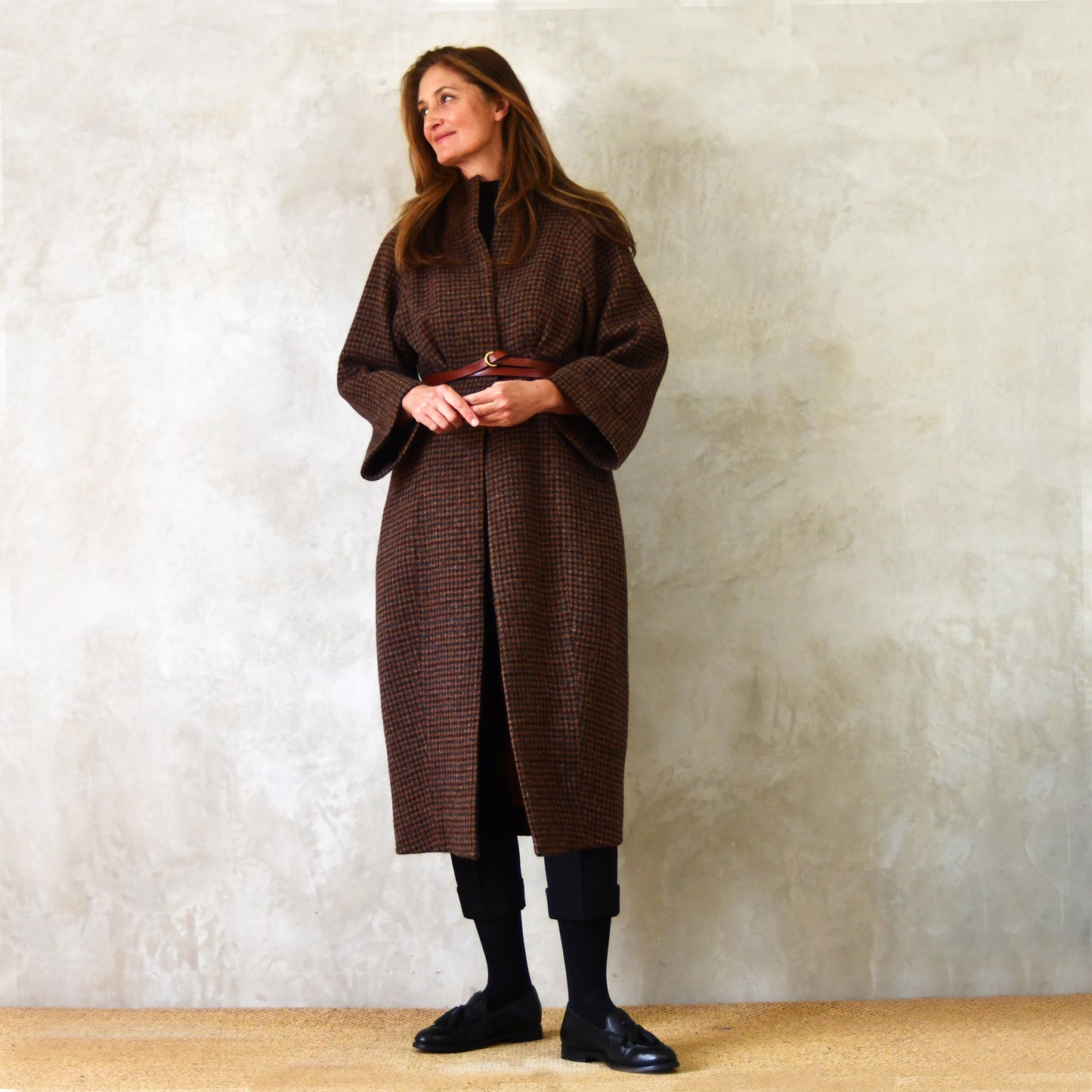 the long frink in dark check lovat tweed image 14