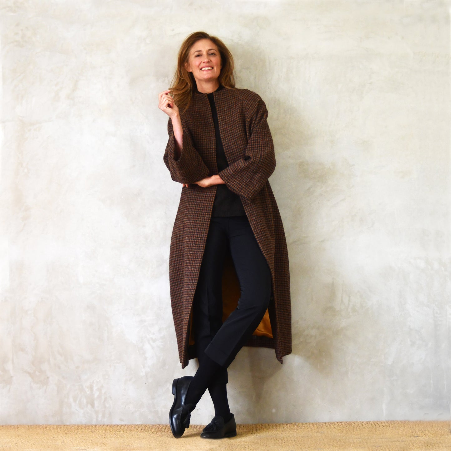 the long frink in dark check lovat tweed image 12