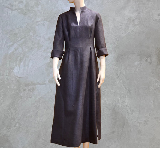 El vestido de seda matka con mangas casquillo de corte A