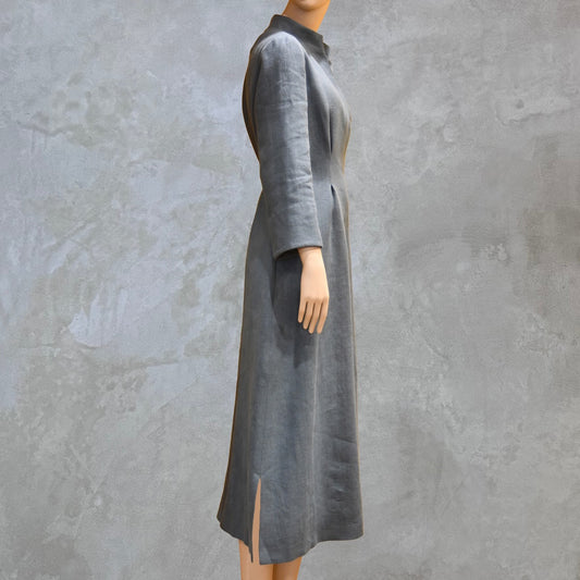 Bespoke Waisted Linen Dress with Nehru Collar and V-Neck Front, Darted pleats to the front and three Quarter Length Sleeves.
Pure Irish Linen.
Handmade in London
Entirely Made in the British Isles.