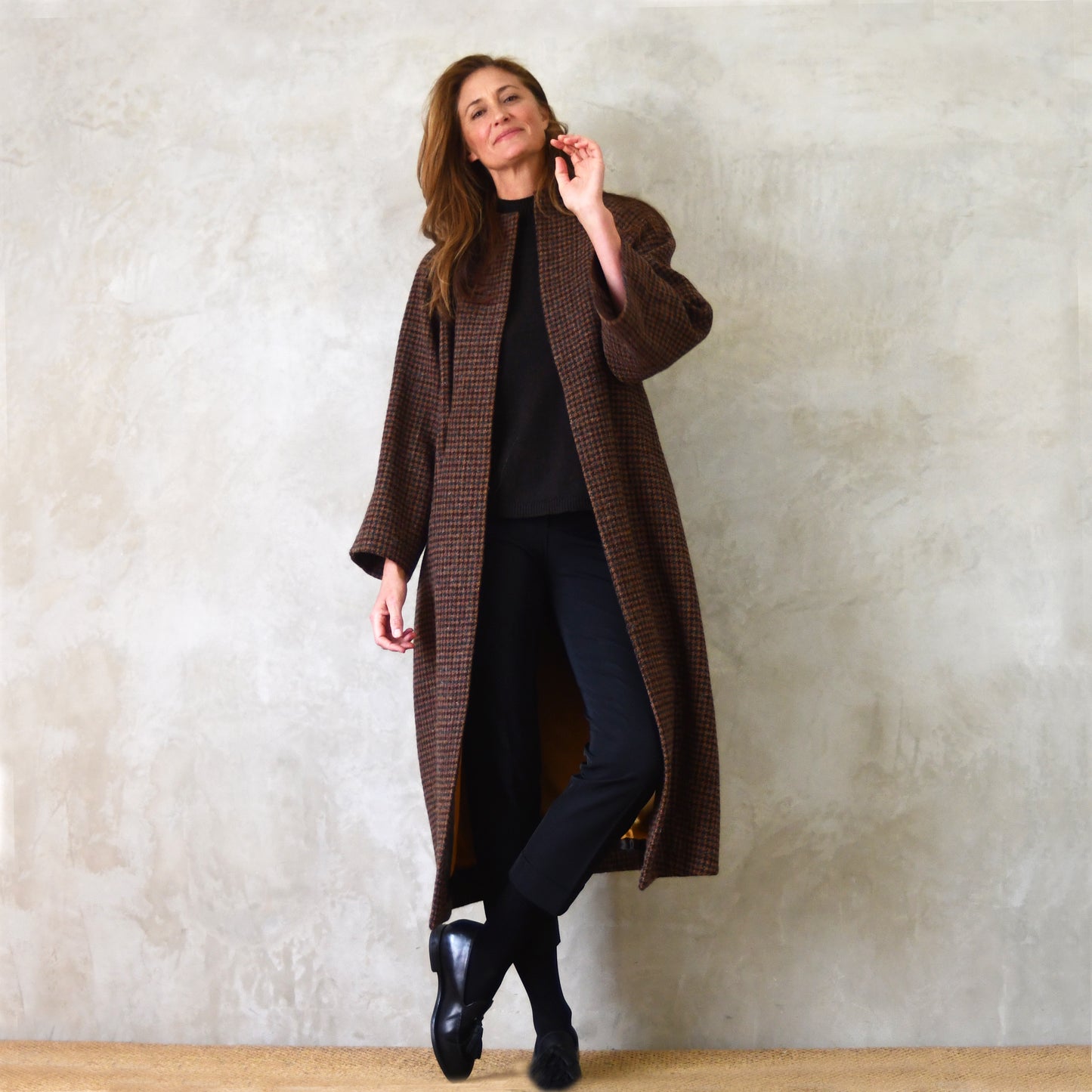 the long frink in dark check lovat tweed image 4