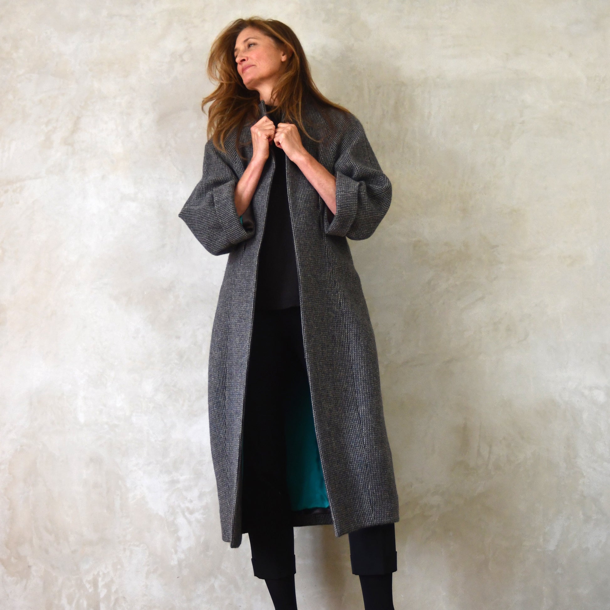 the long frink in small blue check lovat tweed image 14