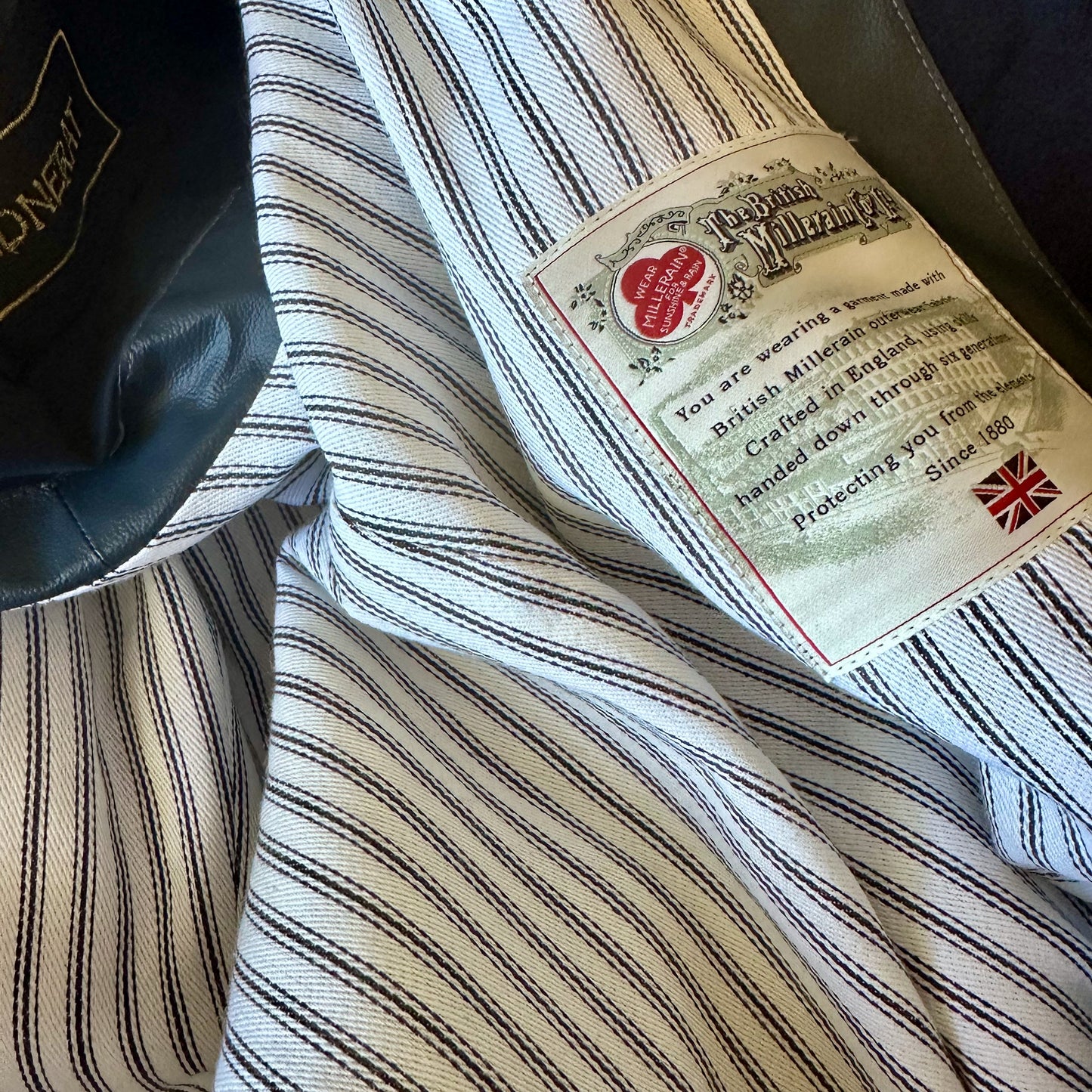 the quilted frink in navy oilskin image 6