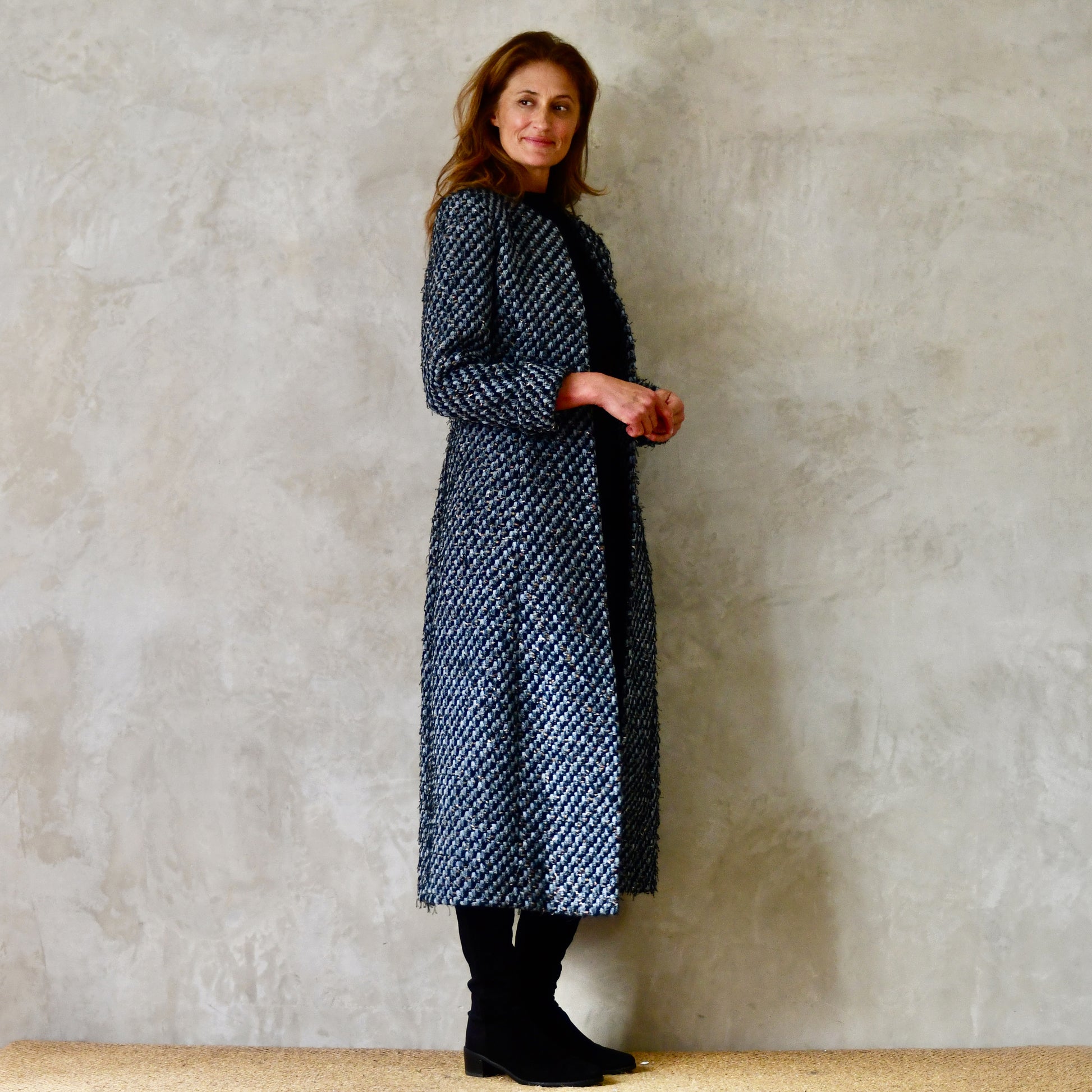 the biffin in blue-black basketweave bouclé image 6