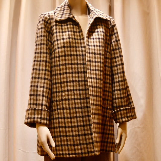 Swing Jacket in Fox Flannel Gunclub Check, featuring brown and creaam checks with long sleeves. Handmade in Britain. Close-up of slanted pocket, and cuffed sleeve.