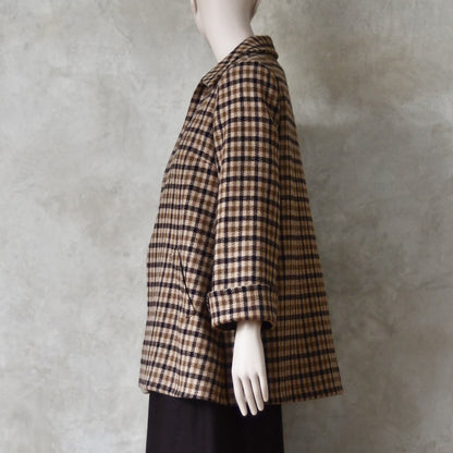 Side view of Swing jacket in pure merino wool. An easy to wear mid length jacket with pockets and a generous collar in Fox Brothers gunclub check flannel. A generous pure merino flannel this is the softest fabric you will touch and will last for eons. Handmade in London. Sizes 6 to 20 and bespoke sizing available.