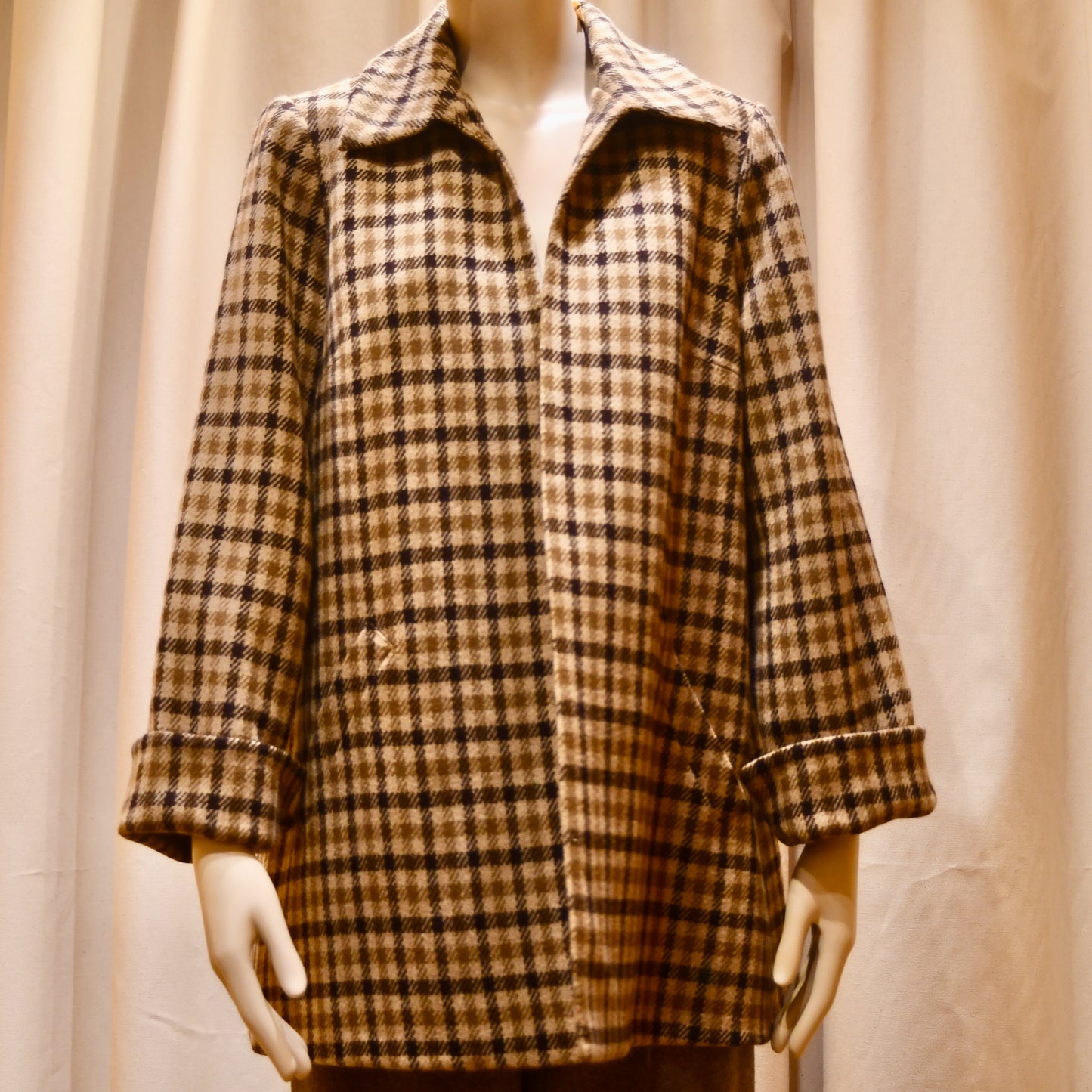 Swing Jacket in Fox Flannel Gunclub Check, featuring brown and creaam checks with long sleeves. Handmade in Britain. Close-up of slanted pocket, and cuffed sleeve.