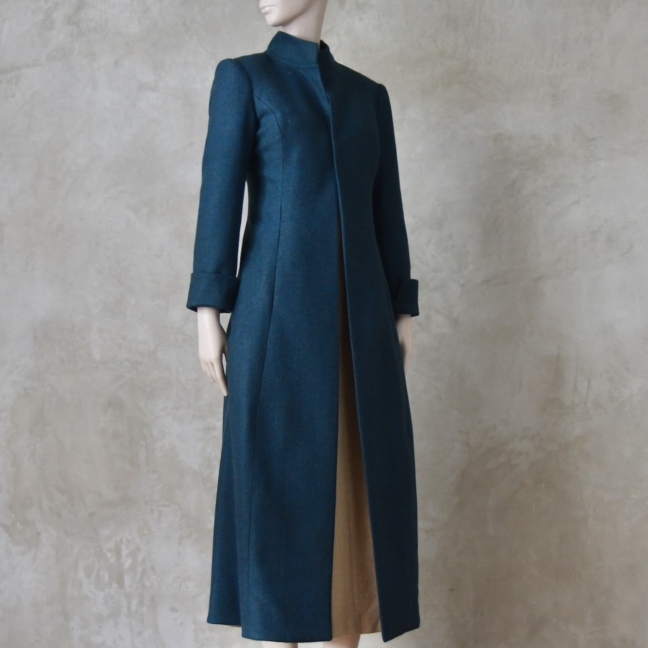 El Abrigo Hourglass en Franela de Merino Azul Francés