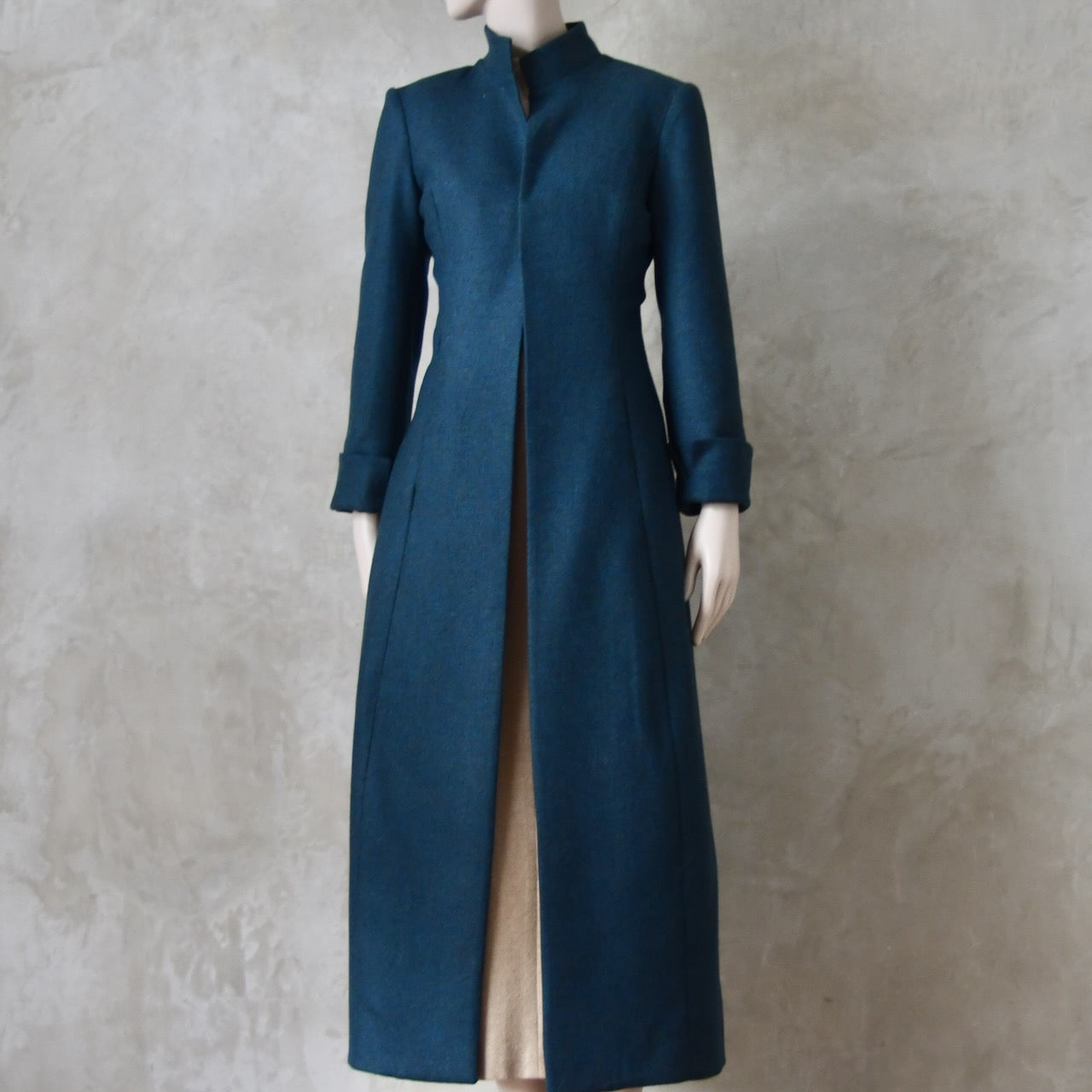 El Abrigo Hourglass en Franela de Merino Azul Francés