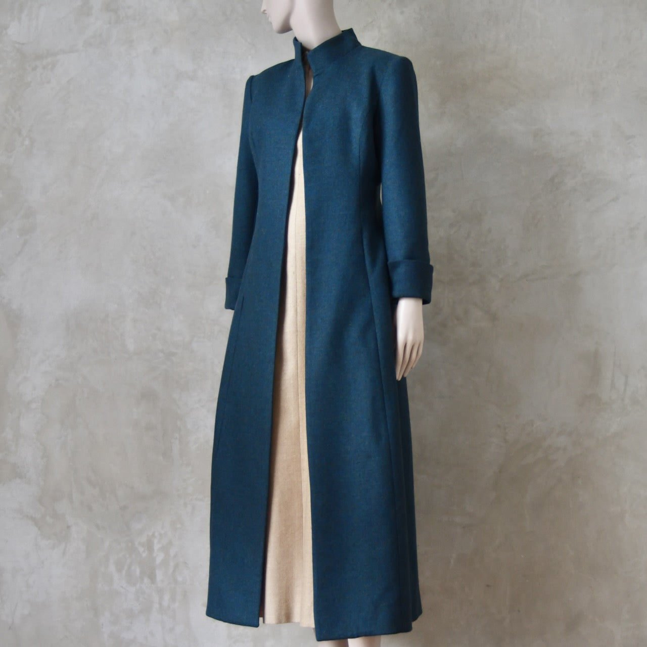 El Abrigo Hourglass en Franela de Merino Azul Francés