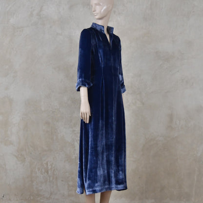 El vestido de seda matka con mangas casquillo de corte A