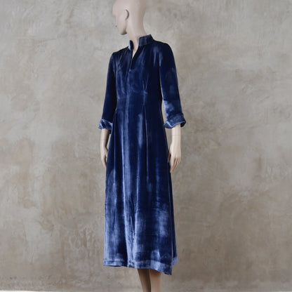 El vestido de seda matka con mangas casquillo de corte A