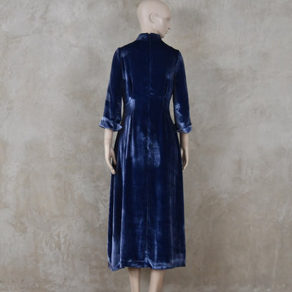 El vestido de seda matka con mangas casquillo de corte A
