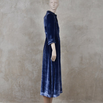 El vestido de seda matka con mangas casquillo de corte A