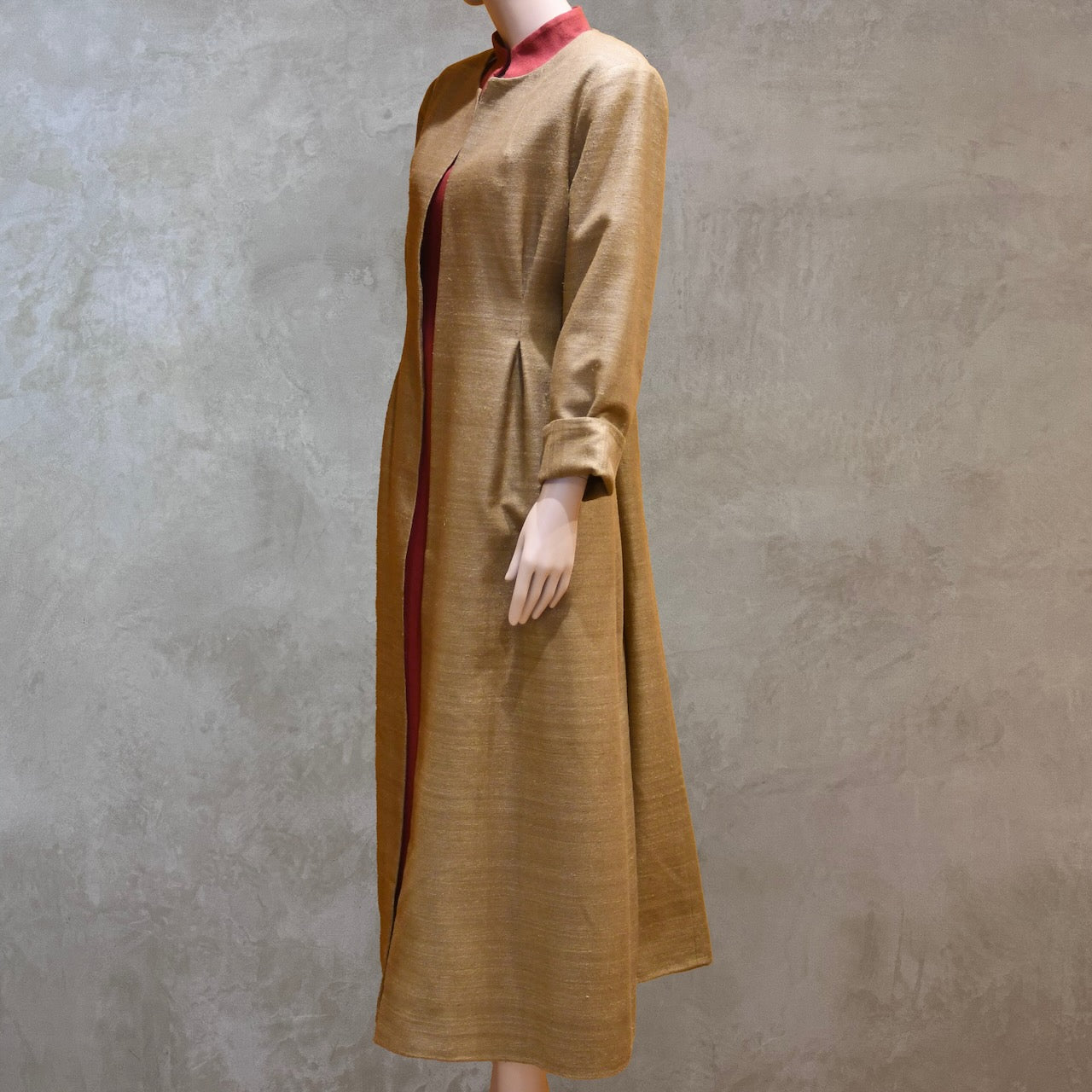 Side view of Pure Silk formal summer coat in size 18. With a nipped in waist detail this coat is superbly elegant and perfect for wearing at formal spring-summer occasions. Handmade in London and lined in pure silk.
