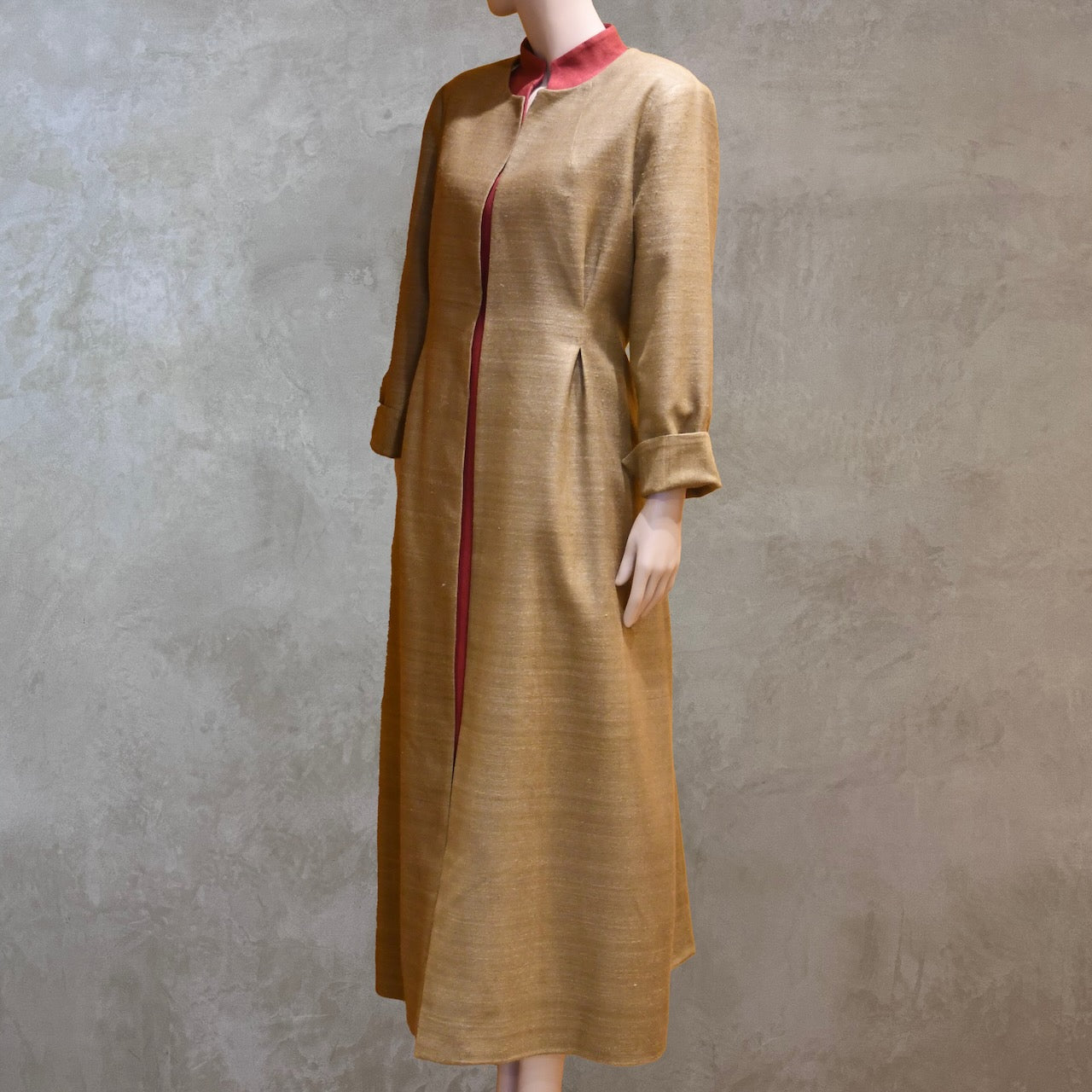 Pure Silk formal summer coat in size 18. With a nipped in waist detail this coat is superbly elegant and perfect for wearing at formal spring-summer occasions. Handmade in London and lined in pure silk.