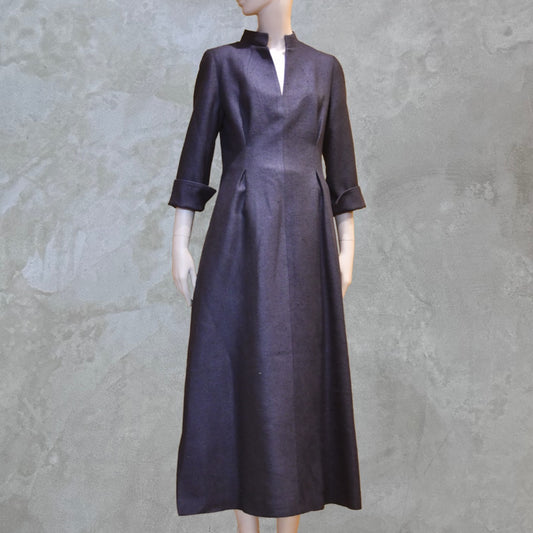 El vestido de seda matka con mangas casquillo de corte A