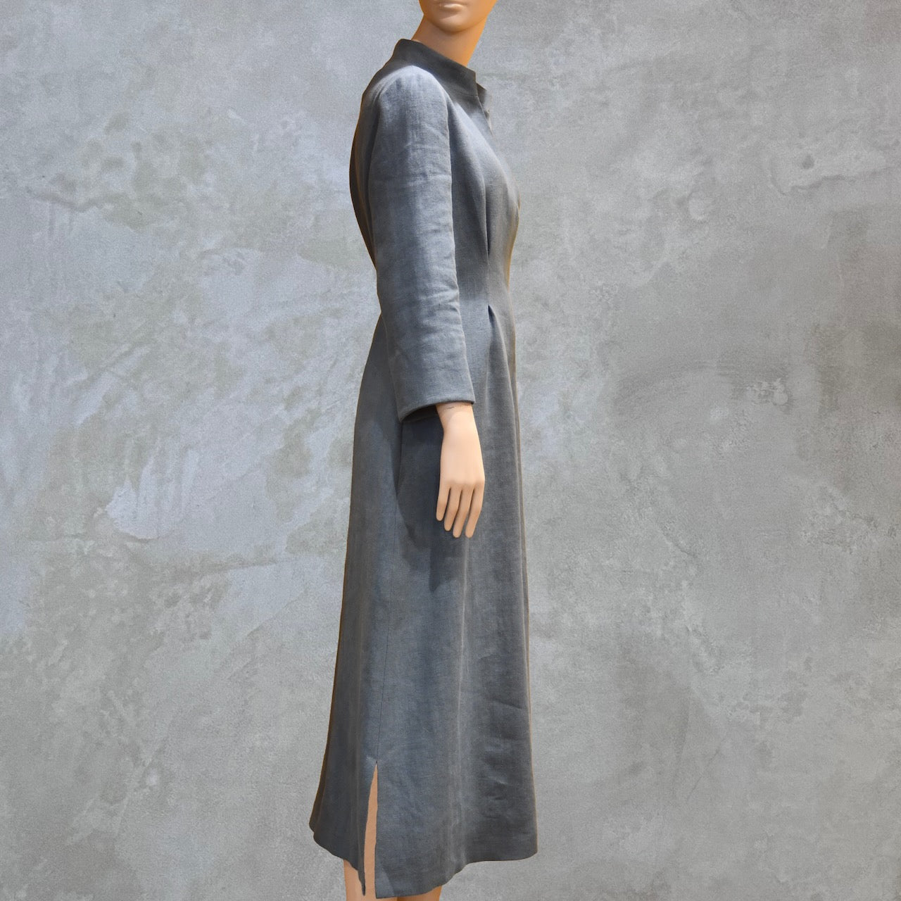 Bespoke Waisted Linen Dress with  Nehru Collar and V-Neck Front, Darted pleats to the front and three Quarter Length Sleeves.
Pure Irish Linen.
Handmade in London
Entirely Made in the British Isles.

