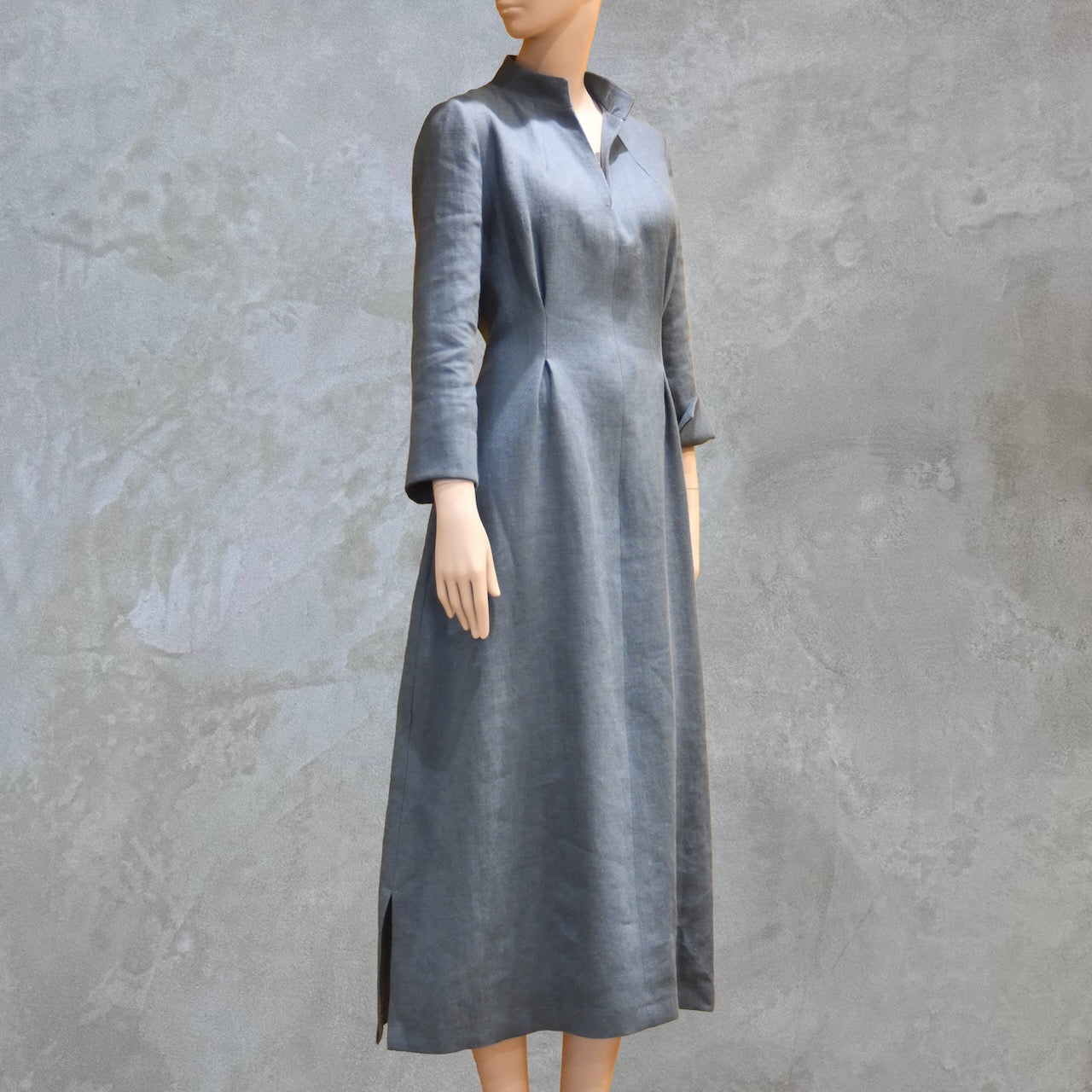 Bespoke Waisted Linen Dress with  Nehru Collar and V-Neck Front, Darted pleats to the front and three Quarter Length Sleeves.
Pure Irish Linen.
Handmade in London
Entirely Made in the British Isles.
