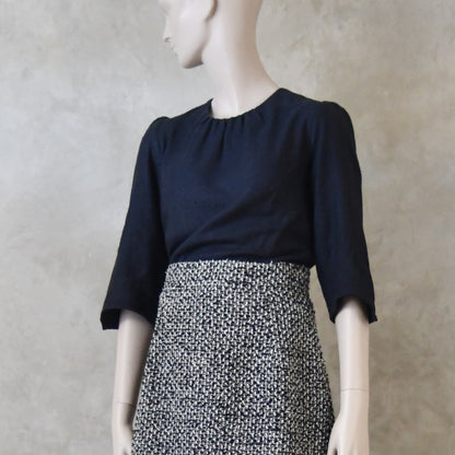 La blusa de seda matka con cuello fruncido