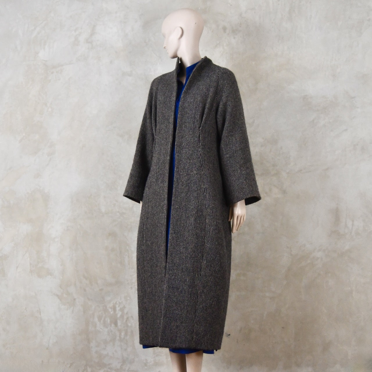 El abrigo largo Cocoon de tweed Lovat a cuadros pequeños azules