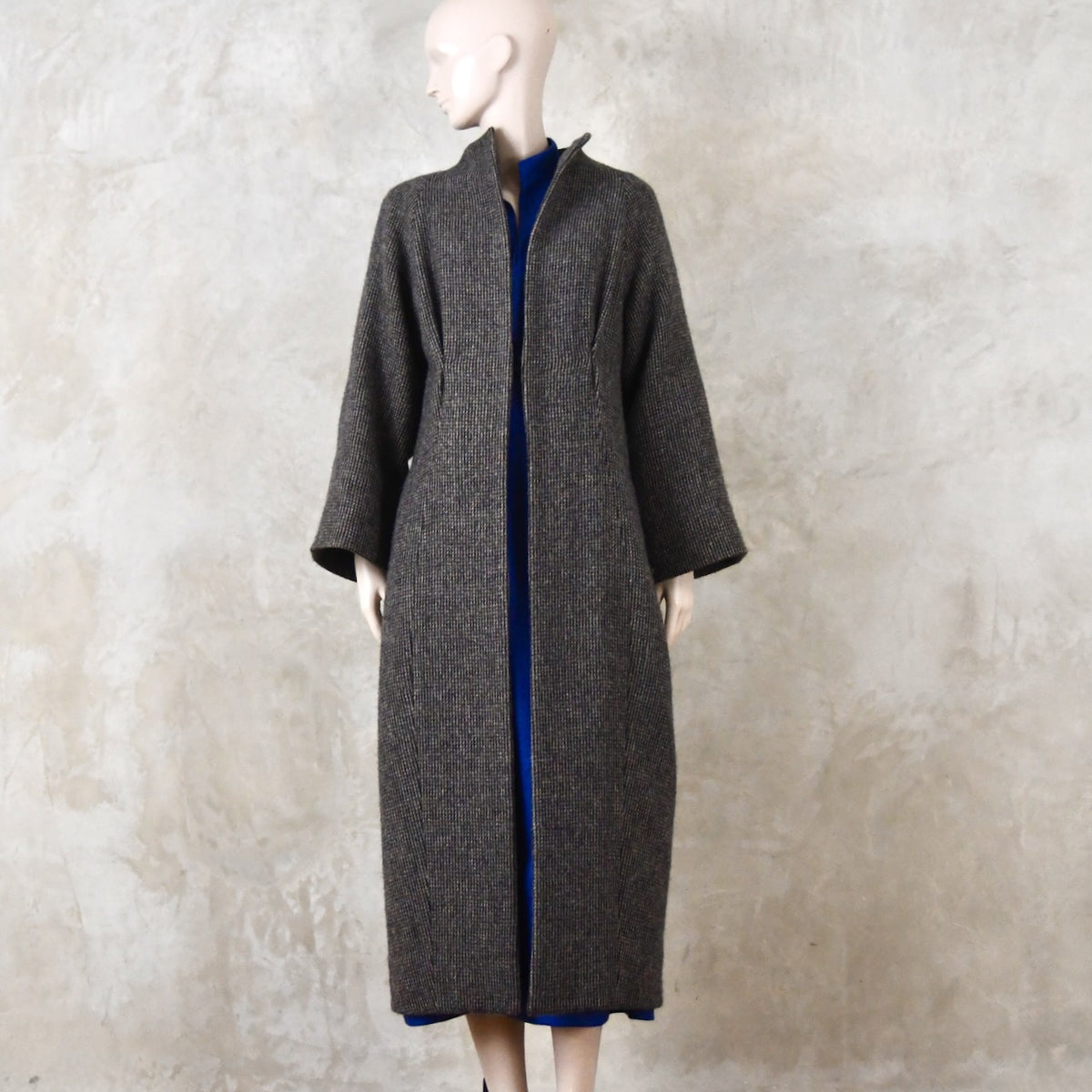 18 – El frac largo de tweed Lovat a cuadros pequeños azules
