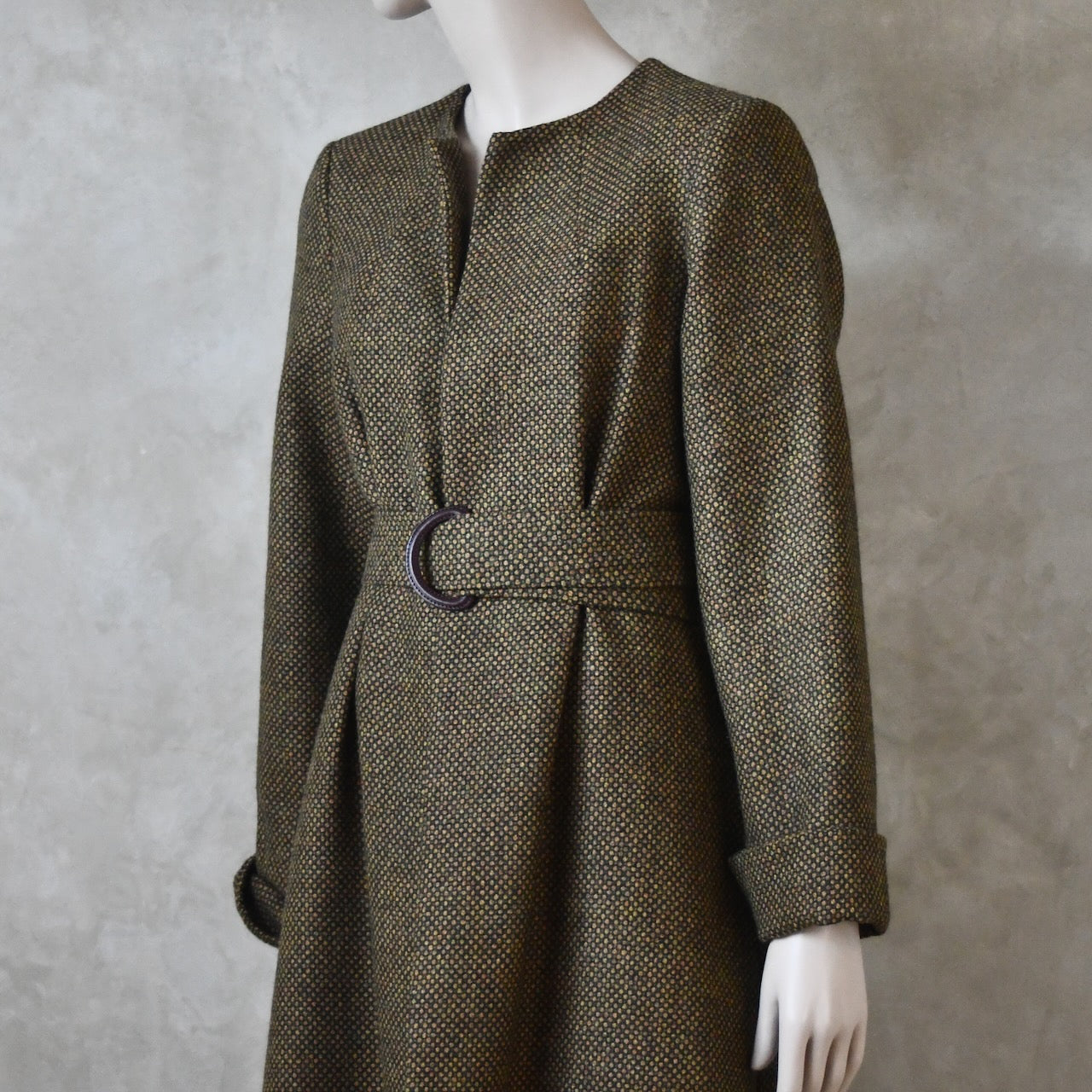 8 – El abrigo Downing en tweed “ojo de tigre” naranja y verde