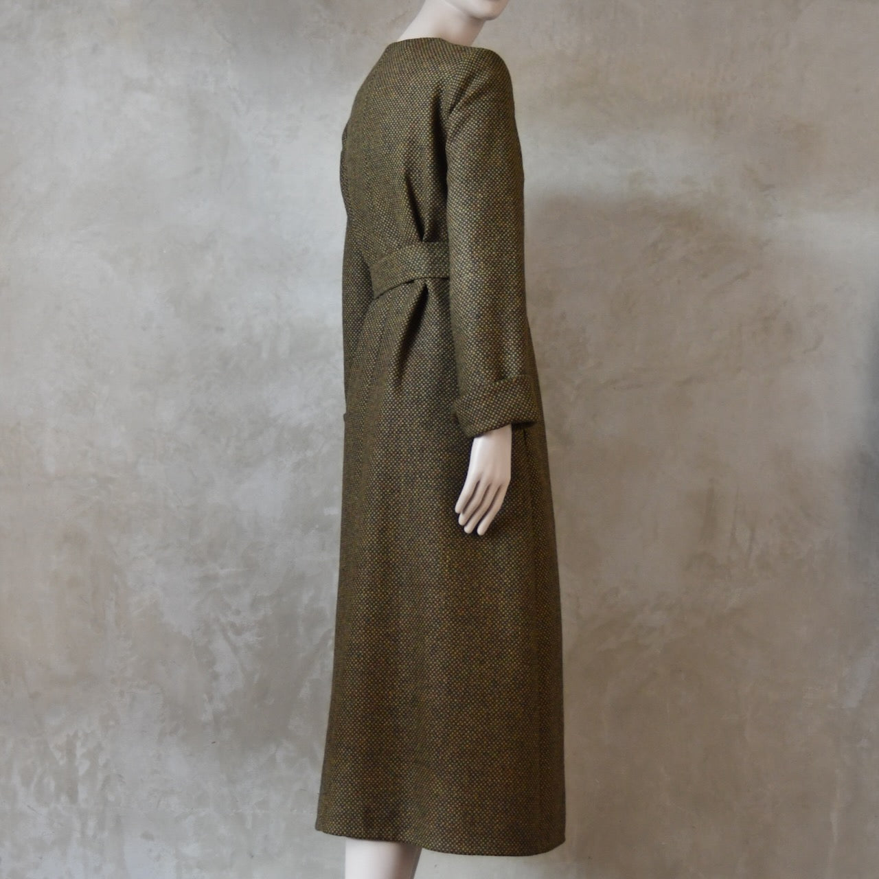 8 – El abrigo Downing en tweed “ojo de tigre” naranja y verde
