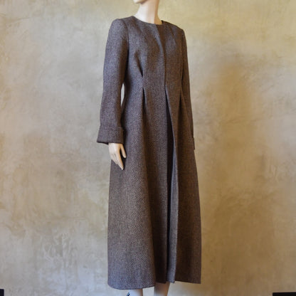 8 – El abrigo Downing en tweed “Pink Tiger Eye”