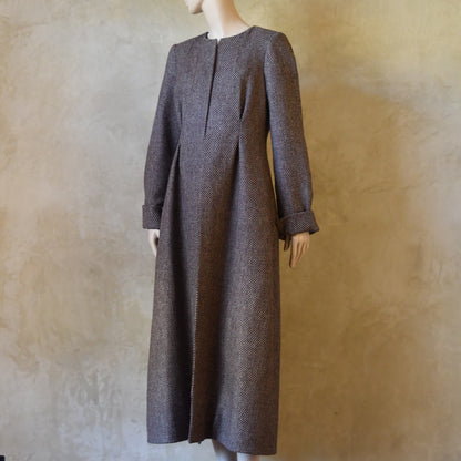 8 – El abrigo Downing en tweed “Pink Tiger Eye”