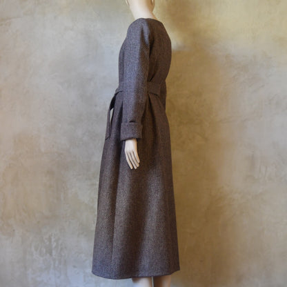 8 – El abrigo Downing en tweed “Pink Tiger Eye”
