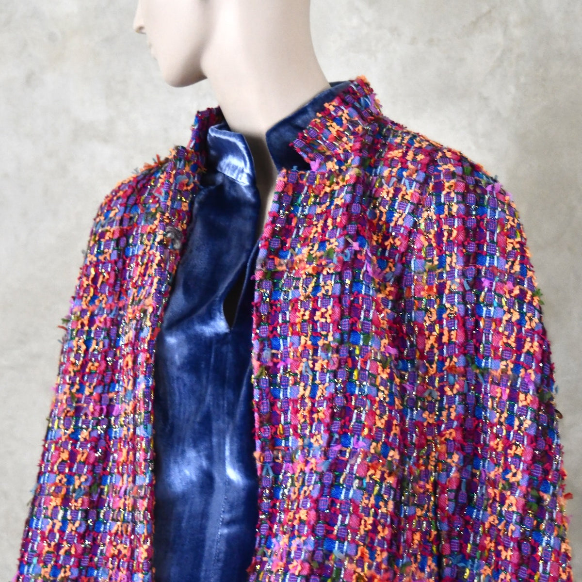 10 – La capa Clayton en Bouclé Frambuesa