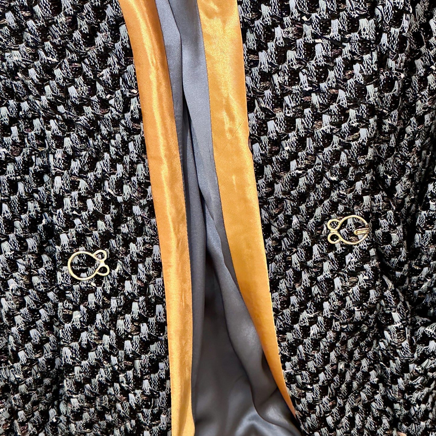 the biffin in blue-black basketweave bouclé image 13