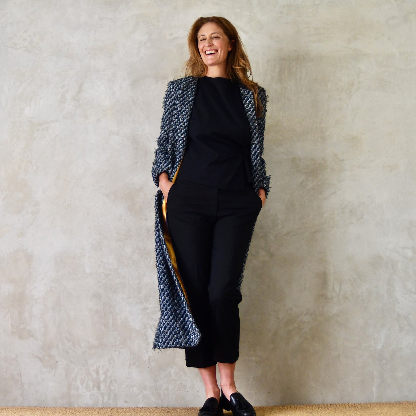 the biffin in blue-black basketweave bouclé image 4