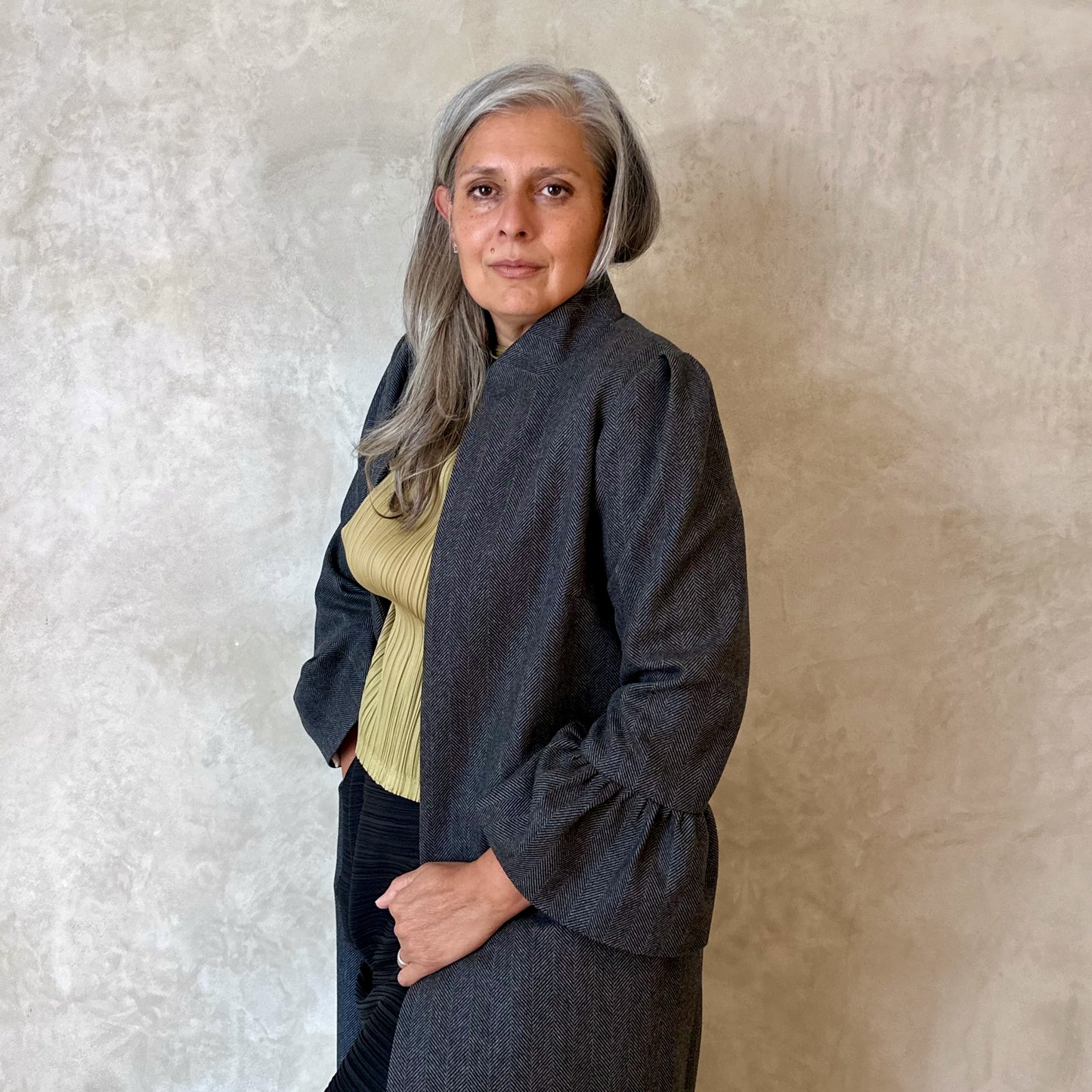 the brett coat in brown-black cashmere-lambswool herringbone flannel image 6