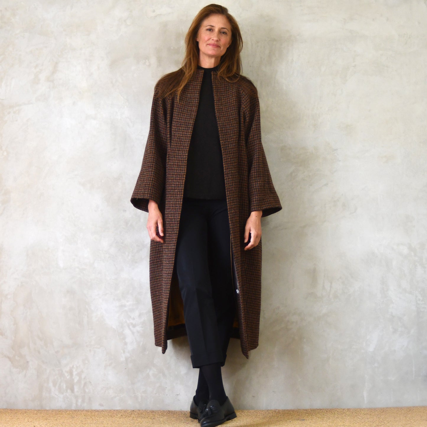 the long frink in dark check lovat tweed image 8