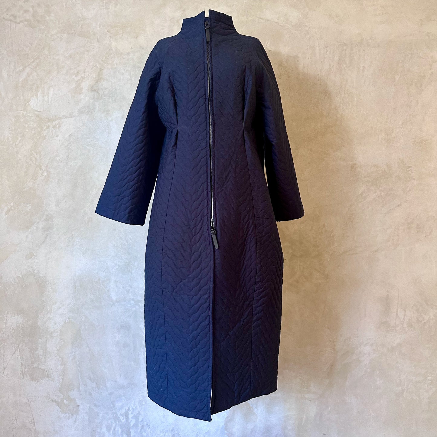 the quilted frink in navy image 10